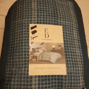 Ellen DeGeneres Akira comforter set